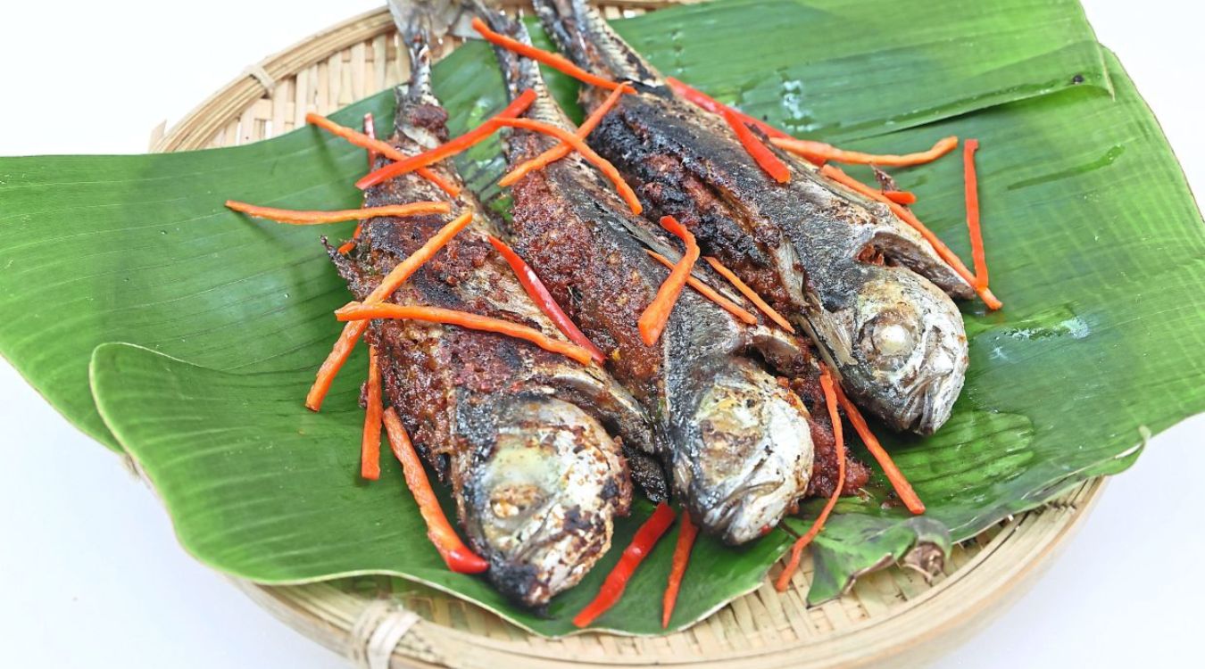 ikan-cencaru-sumbat-sambal-recipe-hardtail-scad-stuffed-with-sambal