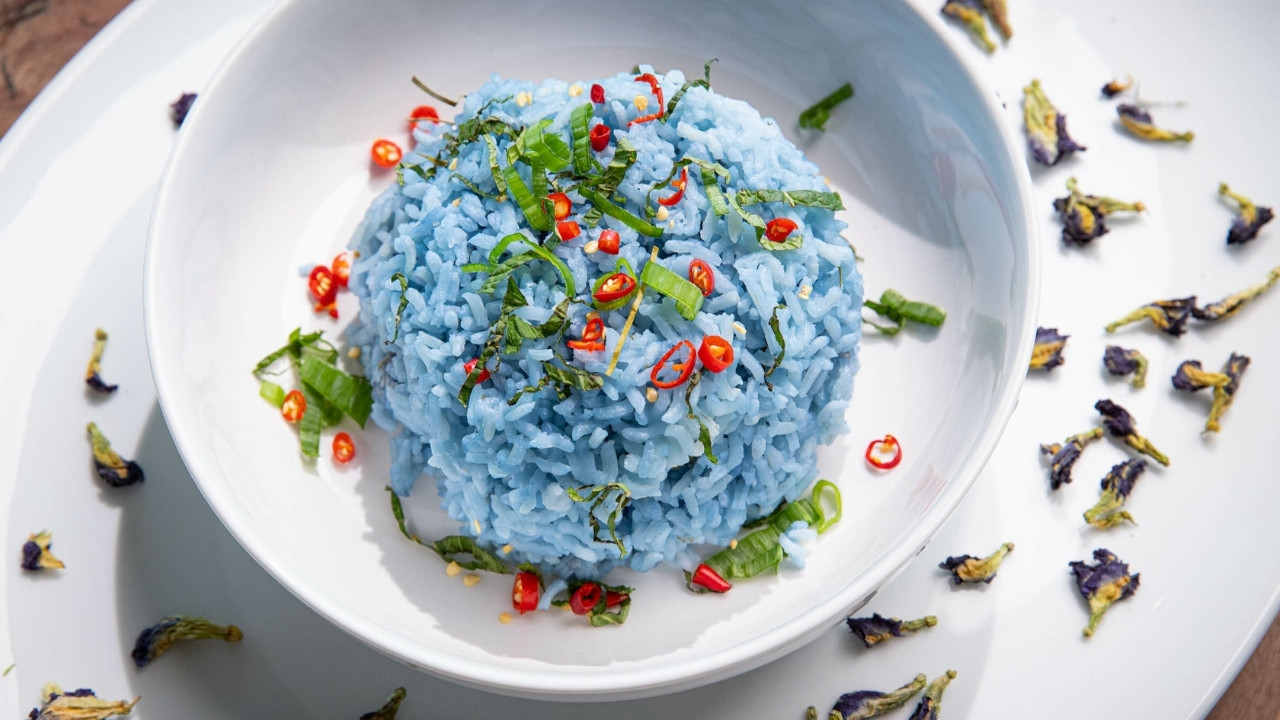nasi-kerabu-recipe-herb-rice-with-blue-pea-flower
